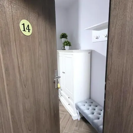 شقة Jaracza 28/14 *