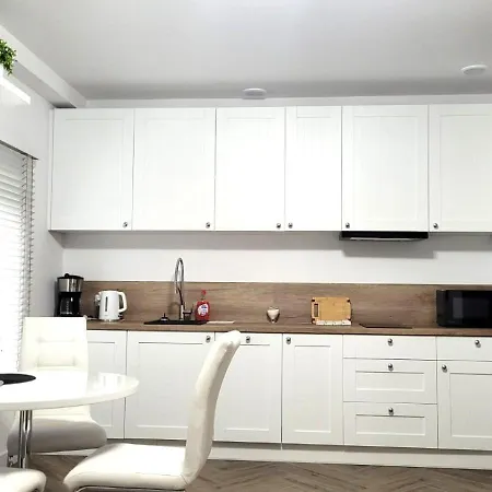 شقة Jaracza 28/14 *