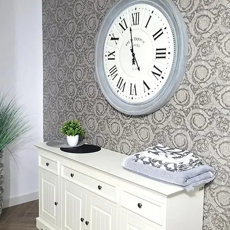 شقة Jaracza 28/14 *